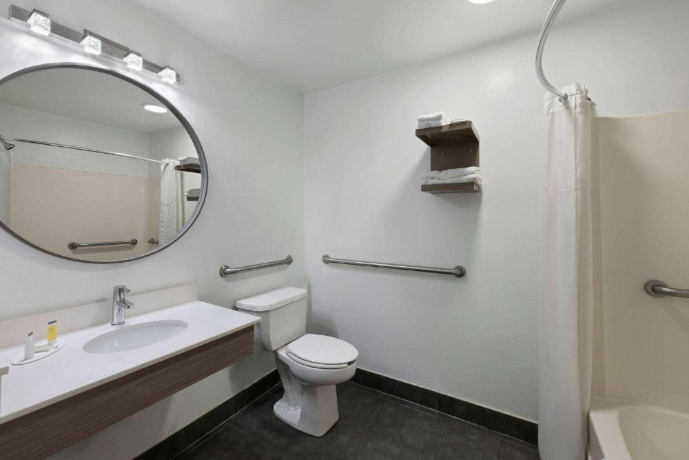 Super 8 by Wyndham Harbison/Parkridge Hospital