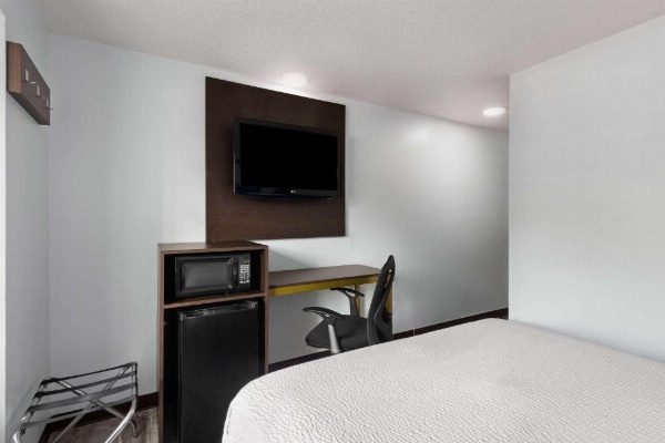 Super 8 by Wyndham Harbison/Parkridge Hospital image 10