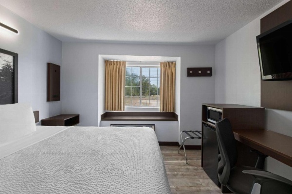 Super 8 by Wyndham Harbison/Parkridge Hospital image 16