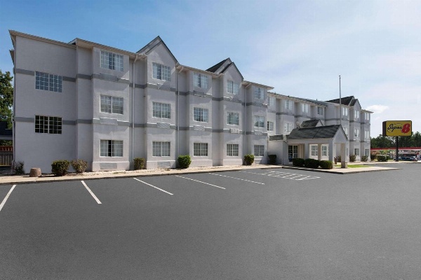 Super 8 by Wyndham Harbison/Parkridge Hospital Main image
